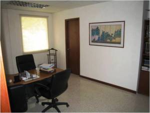 URDANETAYRODRIGUEZ Oficina En Alquiler En Maracaibo - Avenida El Milagro Código FLEX: 11-2243 No.5