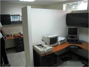 URDANETAYRODRIGUEZ Oficina En Alquiler En Maracaibo - Avenida El Milagro Código FLEX: 11-2243 No.6