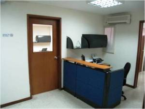 URDANETAYRODRIGUEZ Oficina En Alquiler En Maracaibo - Avenida El Milagro Código FLEX: 11-2243 No.7