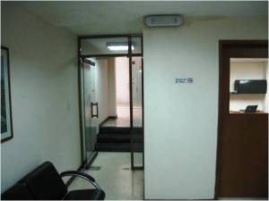 URDANETAYRODRIGUEZ Oficina En Alquiler En Maracaibo - Avenida El Milagro Código FLEX: 11-2243 No.8