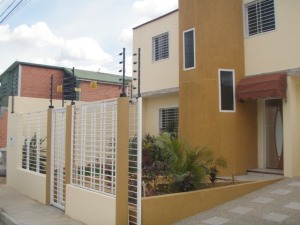 EILEEN CASTILLO Townhouse En Venta En Maracay - Villas Ingenio I C&oacute;digo FLEX: 12-2244