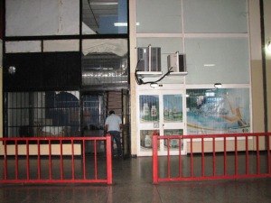 Alquiler - Comercial En Maracay - Avenida Constitucionimage fachada RAH:12-2352