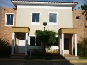 MARIA CRISTINA ALAIMO Townhouse Venta Maracaibo Fuerzas Armadas FLEXMLS-12-2363