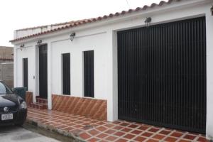 EILEEN CASTILLO Casa En Venta En Maracay - Coropo C&oacute;digo FLEX: 12-2556