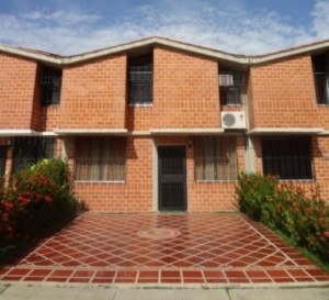 MIGUEL JAIMES Townhouse Venta Guarenas Nueva Casarapa FLEXMLS-12-2724
