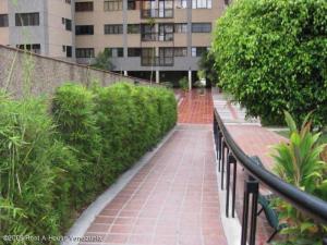ARIADNA BOUQUETT MORENO Apartamento Venta Caracas Las Esmeraldas FLEXMLS-12-2742