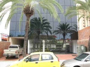 Venta - Comercial En Municipio Mariño Porlamar - Av 4 de Mayoimage fachada RAH:12-3112