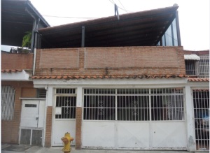 Venta - Casa En Guatire - Valle Arribaimage fachada RAH:12-3118