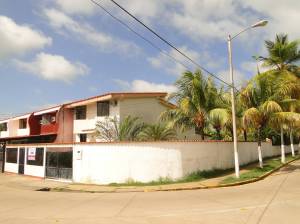 Venta - Townhouse En Chichiriviche - Flamingoimage fachada RAH:12-3126