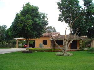 Venta - Casa En Valencia - Safari Country Clubimage fachada RAH:12-3179
