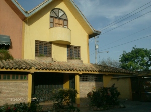 MANUEL ROGELIO PEREZ Townhouse Venta Barquisimeto Parroquia Santa Rosa FLEXMLS-12-3181