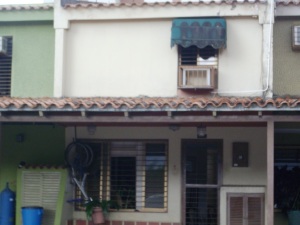 ALVARO PARIS Townhouse Venta Valencia Naguanagua FLEXMLS-12-3237