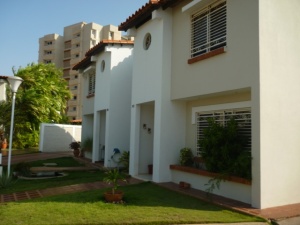 URDANETAYRODRIGUEZ Townhouse Venta Maracaibo Avenida Milagro Norte FLEXMLS-12-3241