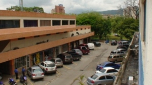 Venta - Comercial En Valencia - Las Chimeneasimage fachada RAH:12-3276