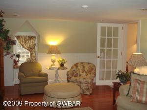 2nd Floor Sitting Area