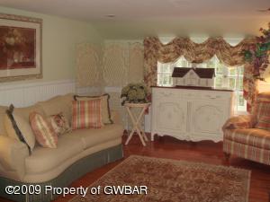 2nd Floor Sitting Area