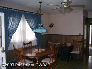 Eat-in Area of Kitchen