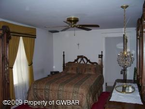 Bedroom w/ bath